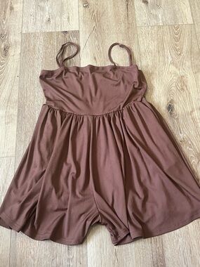 🤎 LIKE NEW – Flowy Brown Romper (YOZY, Size L) 🤎